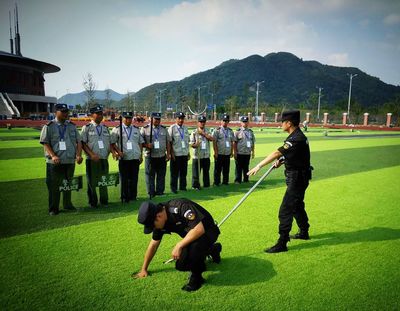 安徽寧國特警開展學(xué)前校園保安技能培訓(xùn)，筑牢校園安全第一道防線